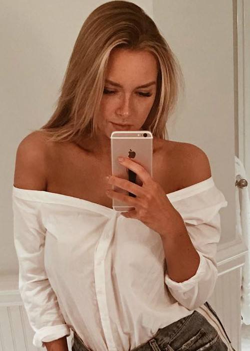 Camille Kostek i en selfie i august 2017