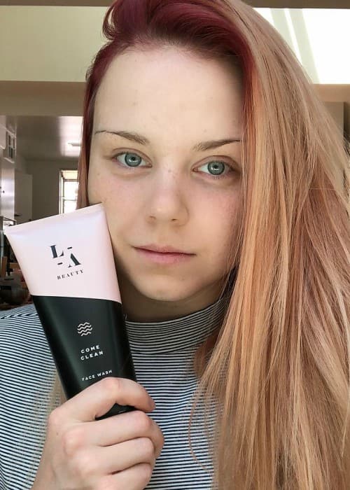 Jaja Vankova promoverer LaserAway i et Instagram-opslag i august 2018