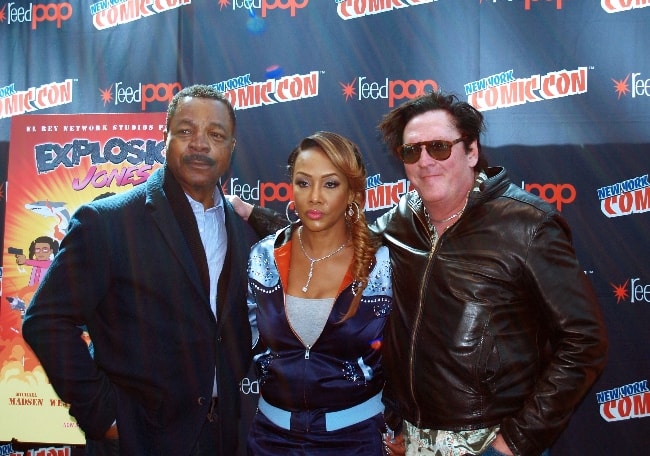 Carl Weathers (venstre) som set, mens han poserede til et billede sammen med Vivica A. Fox og Michael Madsen, der promoverer deres animerede tv-serie, 'Explosion Jones', i oktober 2017