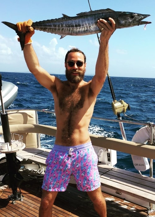 James Middleton afbildet shirtløs under en fredagsfisketur i februar 2016