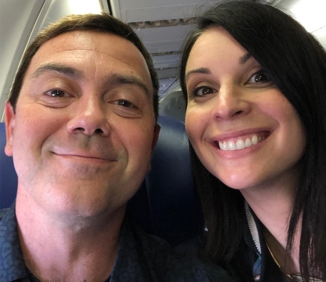 Ο Joe Lo Truglio με τη σύζυγό του Beth Dover ταξιδεύουν στο Big Slick KC τον Ιούνιο του 2018