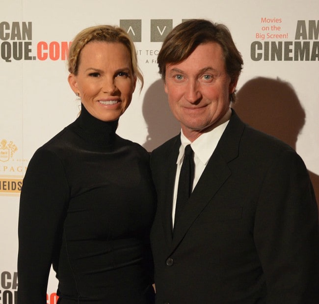 Ο Wayne Gretzky και η Janet Jones όπως είδαν τον Δεκέμβριο του 2013