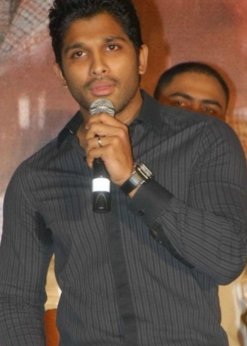 Ο Allu Arjun στην ηχητική παρουσίαση της μεταγλωττισμένης έκδοσης του Eeram στα τελούγκου τον Απρίλιο του 2011