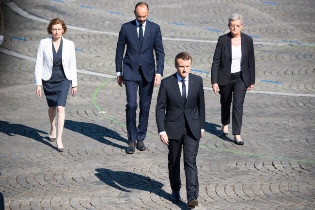 Emmanuel Macron ankommer Bastilledagens militære paradefeiring i Paris 14. juli 2017