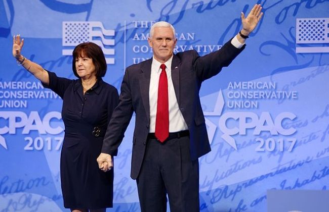 Mike ja Karen Pence CPAC: ssa vuonna 2017