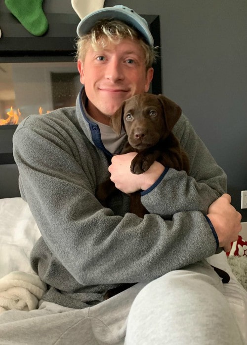 Matt King se svým psem, jak je vidět v prosinci 2019