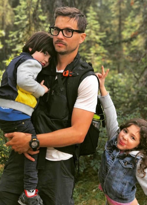 Logan Marshall-Green med sine børn set i august 2017