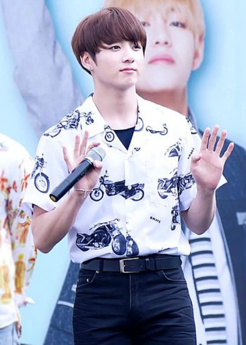 Jeon Jungkook Smart Uniform -kampanjatapahtumassa Soulissa kesäkuussa 2016