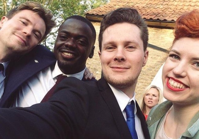 Daniel Kaluuya (drugi z leve) v selfiju s prijatelji junija 2015