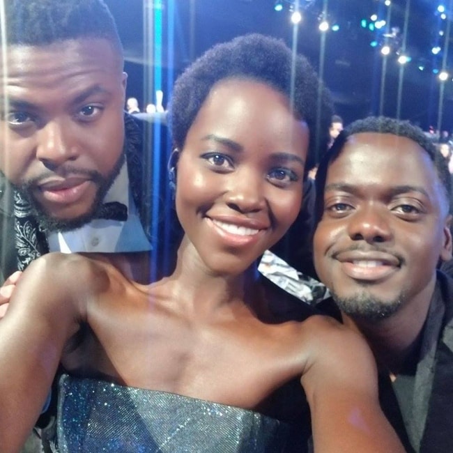 Ο Daniel Kaluuya (Δεξιά) σε μια selfie με τη Lupita Nyong'o και τον Winston Duke