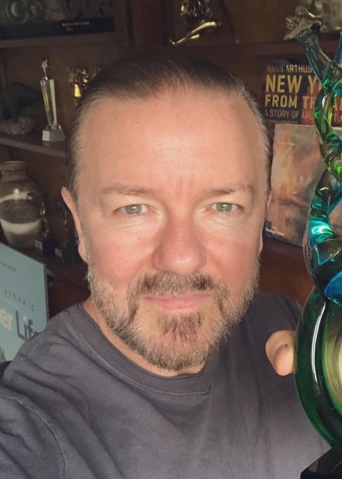 Ο Ricky Gervais σε Instagram Selfie από τον Αύγουστο του 2019