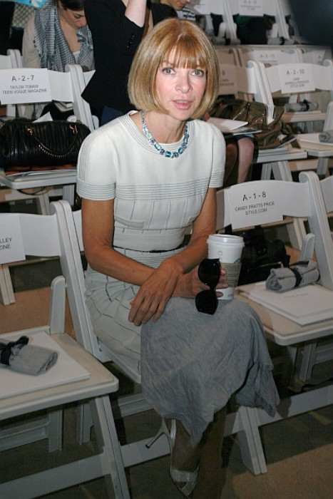 Η Anna Wintour στην επίδειξη μόδας της Anne Klein