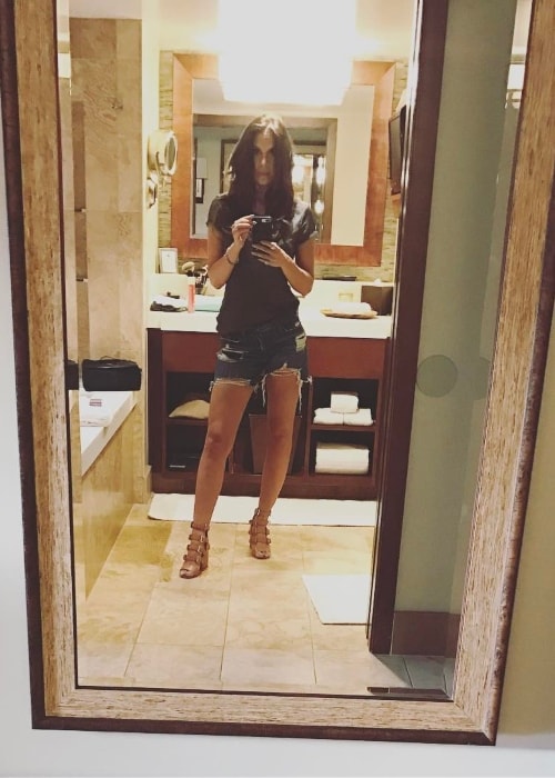 Η Tati Westbrook σε μια selfie καθρέφτη στο The Ritz-Carlton, Rancho Mirage τον Μάιο του 2017