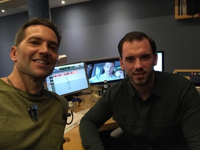 Luke Roberts (vasemmalla) selfiessä Aidanin kanssa kesäkuussa 2018