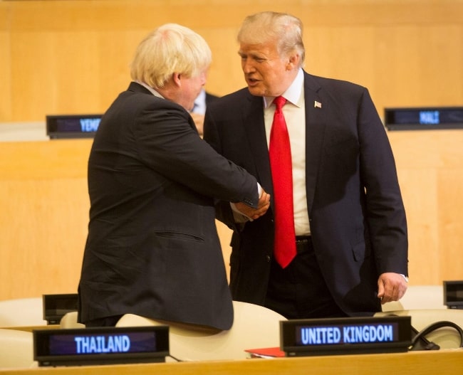 Boris Johnson (venstre) med præsident Donald J. Trump ved FN's generalforsamling i oktober 2017