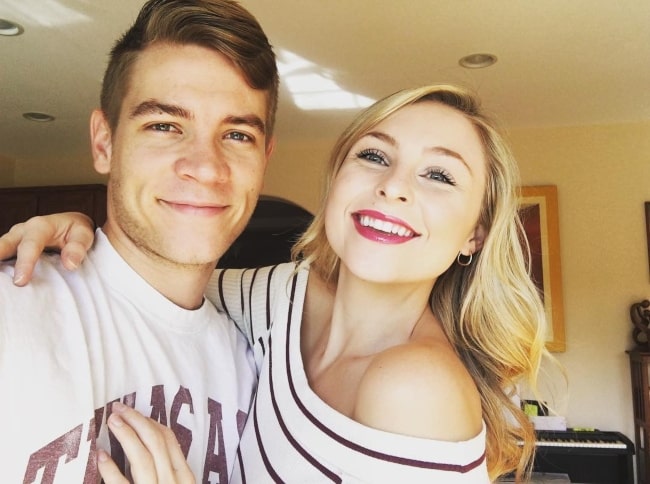 Lucas Adams tyttöystävänsä kanssa syyskuussa 2017