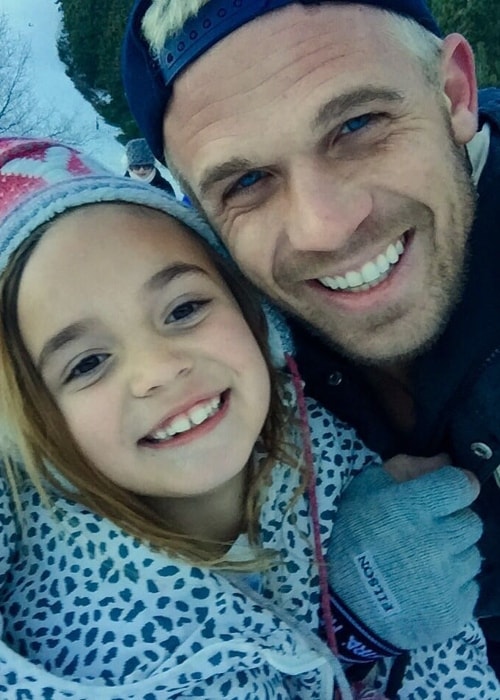 Cam Gigandet i en selfie med sin datter Everleigh på hendes første skieventyr i januar 2016