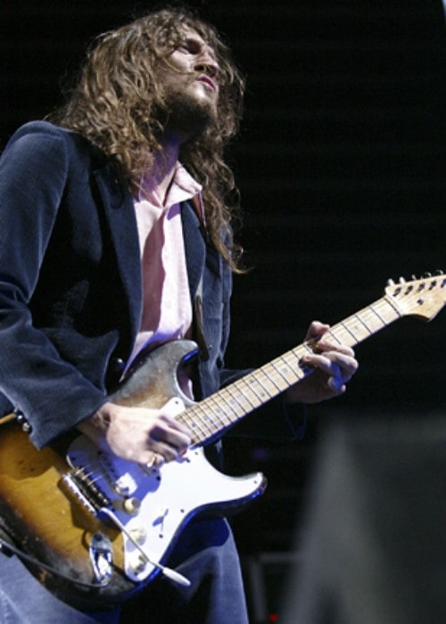 Ο John Frusciante κατά τη διάρκεια μιας παράστασης όπως τον είδαμε τον Αύγουστο του 2006