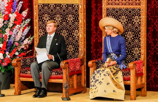 Alankomaiden kuningatar Máxima Willem-Alexanderin vieressä lukiessaan valtaistuimen puhetta prinssin päivänä syyskuussa 2016