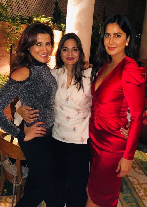 Alvira Khan Agnihotri (v strede) sa usmieva na obrázku spolu s Yasmin Karachiwala (vľavo) a Katrina Kaif v januári 2019