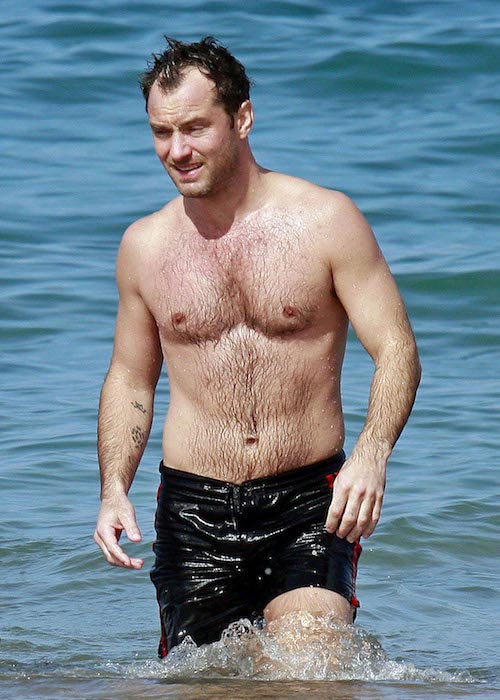 Jude Law ilman paitaa lomallaan Havaijilla