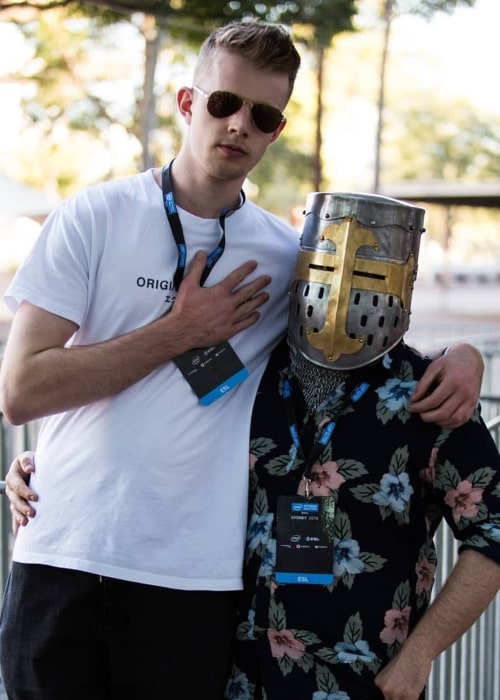 GoodGuyFitz som set på et billede taget med hans nære ven, YouTuber SwaggerSouls i juni 2018