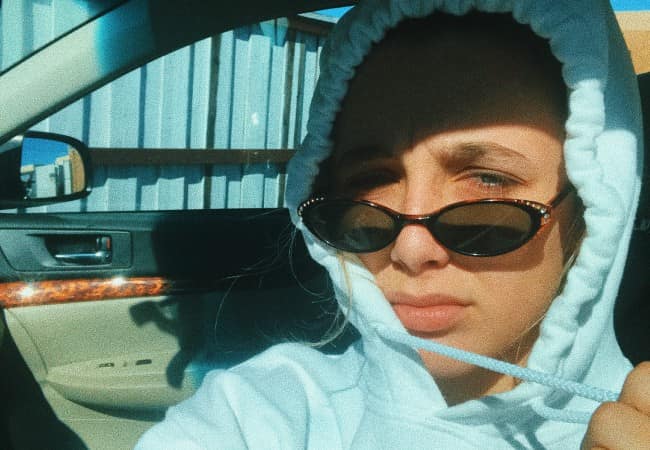 Emma Chamberlain Instagram-selfiessä helmikuussa 2018 nähtynä