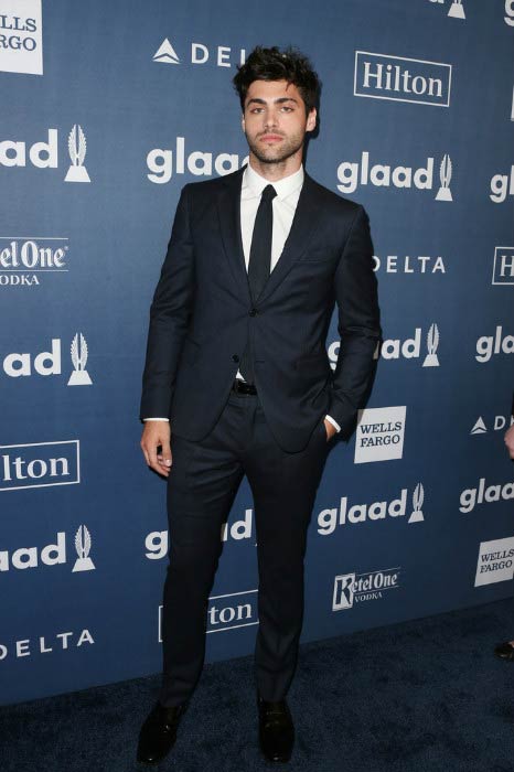 Matthew Daddario ved den 27. årlige GLAAD Media Awards i april 2016