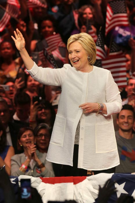 Η Χίλαρι Κλίντον στο επίκεντρο της νυχτερινής συγκέντρωσης των προεδρικών εκλογών Ιουνίου 2016 στη Νέα Υόρκη