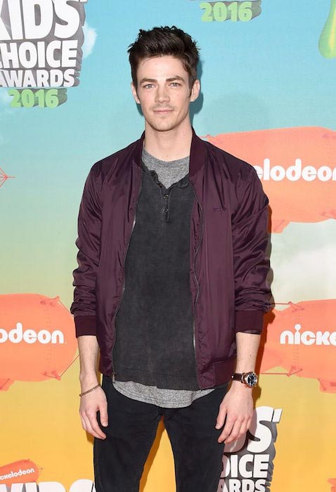 Grant Gustin pri udeľovaní cien Nickelodeon 2016 Kids Choice Awards