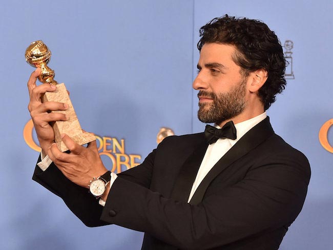 Oscar Isaac při udílení cen Zlatý glóbus 2016