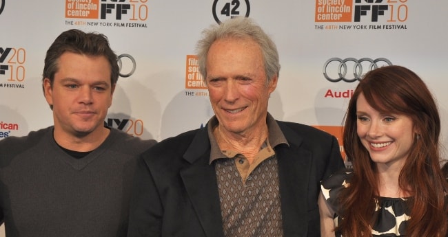 Clint Eastwood med Matt Damon (venstre) og Bryce Dallas Howard (høyre) på New York Film Festival 2010