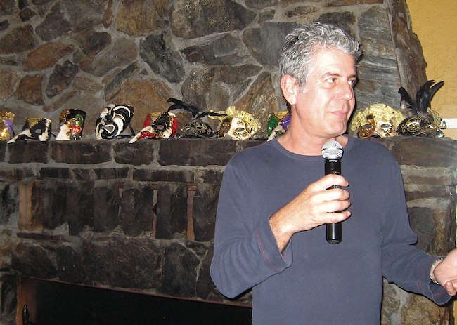 Ο Άντονι Μπουρντέν κατά τη διάρκεια εκδήλωσης υπογραφής βιβλίων το 2007