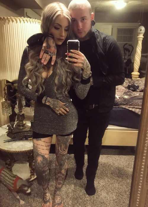 Ryan Ashley Malarkey dukket opp i en selfie med kjæresten Josh Balz 1. nyttårsdag 2017