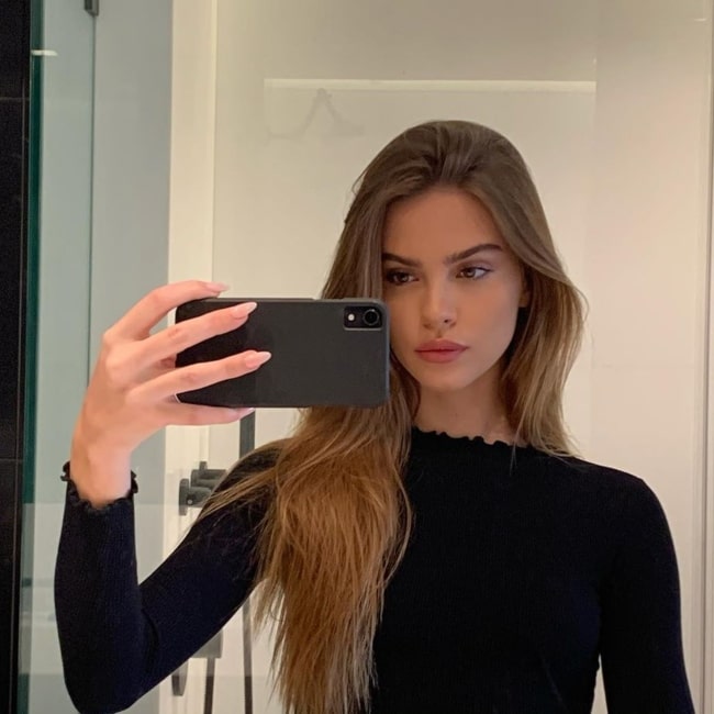 Bridget Satterlee nähdään huhtikuussa 2020 otetussa selfiessä