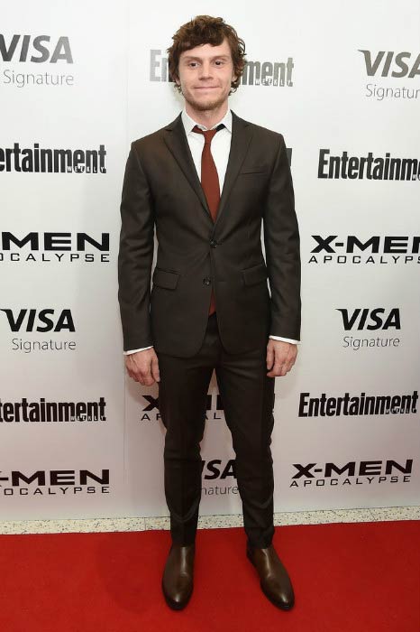 Evan Peters na projekciji Apocalypse X-Men v New Yorku maja 2016