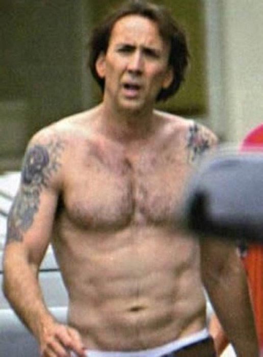 Nicolas Cage skjorteløs kropp