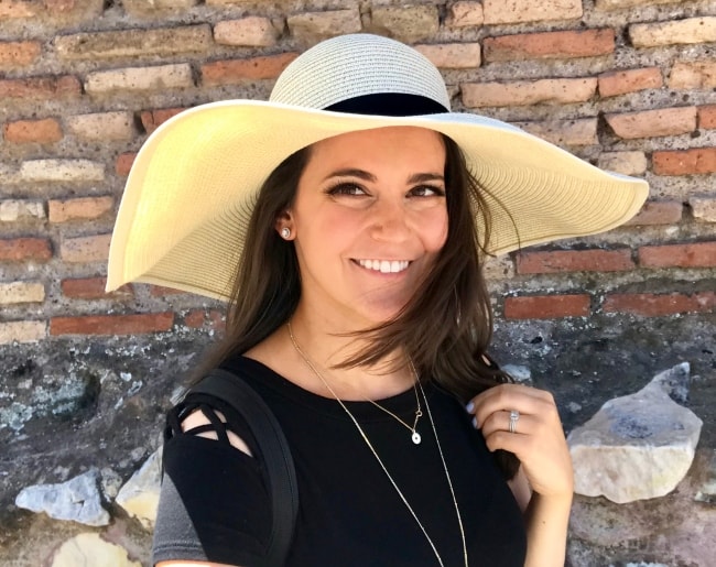 Η Molly Pansino σε μια selfie κατά την εξερεύνηση της Ρώμης τον Ιούνιο του 2018