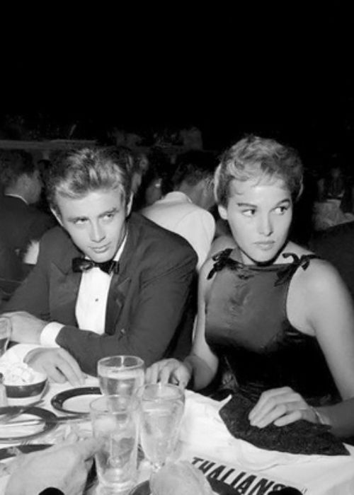 James med sin kæreste Ursula Andress ved Thalian Ball i Los Angeles i august 1955