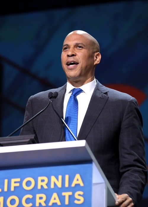 Cory Booker set, mens han talte med deltagerne ved California Democratic Party State Convention i 2019 i George R. Moscone Convention Center i San Francisco, Californien, USA