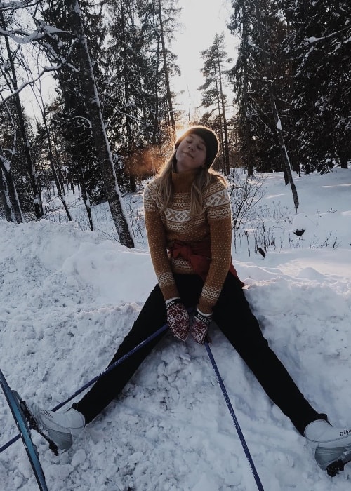Josefine Frida Pettersen set, mens hun er ude at nyde skiløb i Sognsvann, Norge i februar 2019