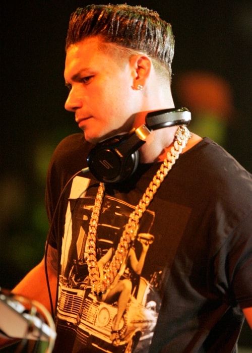 DJ Pauly D näkyy kuvassa, joka on otettu hänen esiintyessään The Big Top Luna Park Sydneyssä tammikuussa 2013
