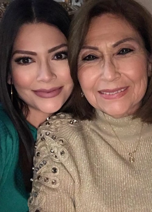 Ana Patricia Gámez äitinsä kanssa nähtynä tammikuussa 2020