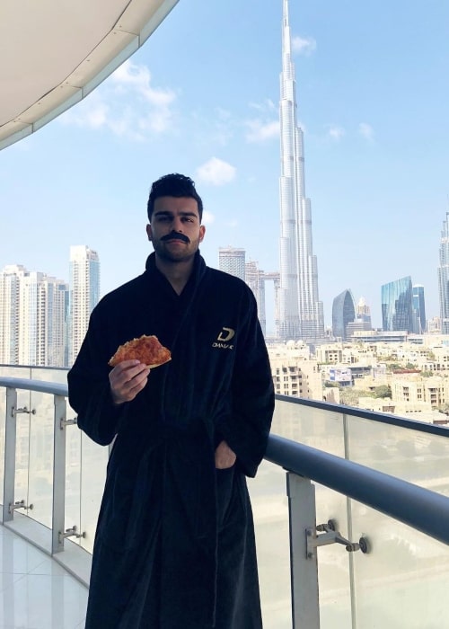 Adam Waheed som set på et billede, der blev taget i Dubai i oktober 2020