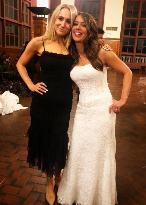Nikki Glaser med Rachel Feinstein i september 2018