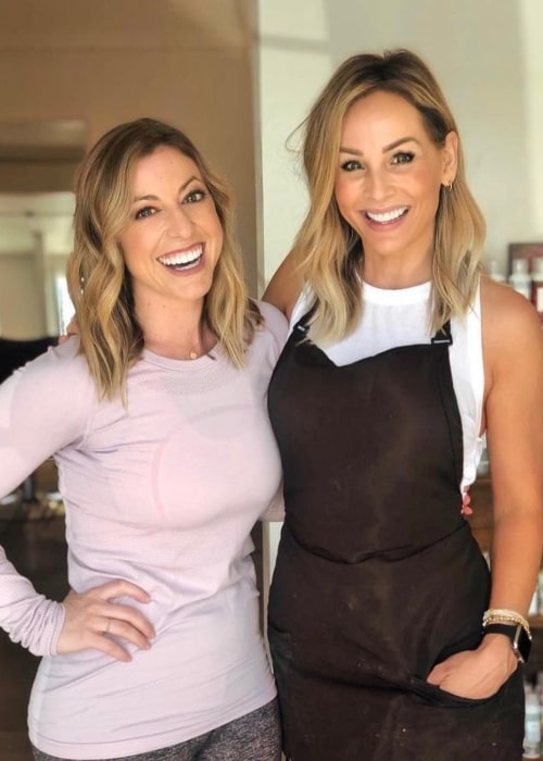 Clare Crawley (højre) smiler efter et billede sammen med Dina Kupfer i maj 2019