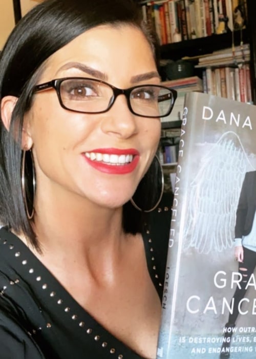 Η Dana Loesch σε μια selfie στο Instagram από τον Φεβρουάριο του 2020