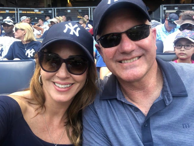 Η Sara Carter και ο Martin Bailey σε μια selfie τον Αύγουστο του 2019