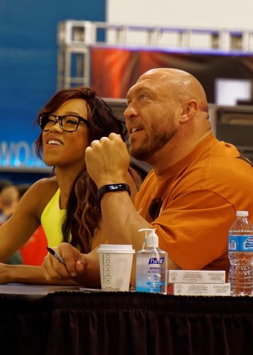 Alicia Fox ja Ryback WrestleMania Axxessissa maaliskuussa 2015
