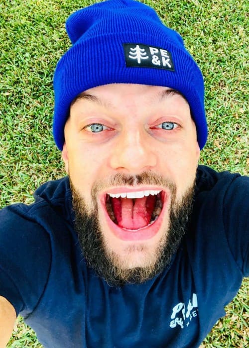 Finn Bálor i en Instagram -selfie set i marts 2019